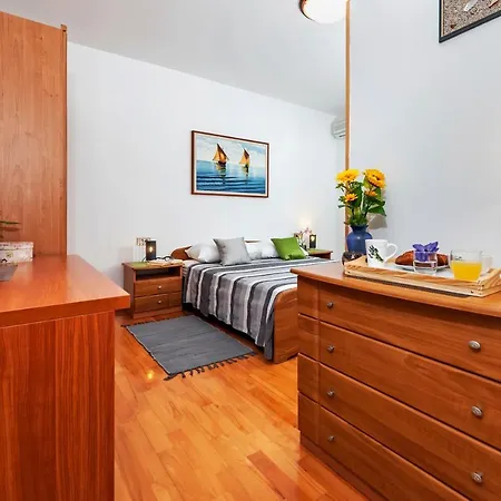 Apartment&rooms Graciela 3*