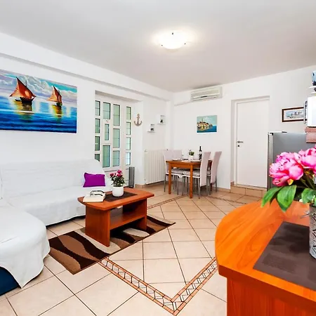 Apartment&rooms Graciela 3*