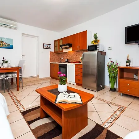 Pensión Apartment&rooms Graciela 3*